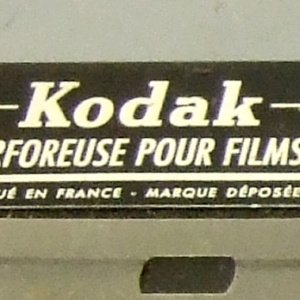 Perforateur de films - Plaque de marque